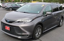 2021 Toyota Sienna LE 8-Passenger