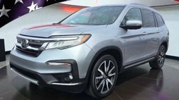 2019 Honda Pilot Touring w/Rear Captain's Chairs