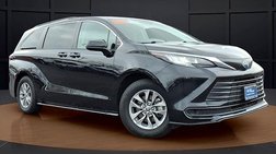 2022 Toyota Sienna LE 8-Passenger