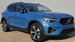 2023 Volvo XC40 B5 Plus Dark Theme