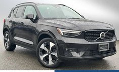 2025 Volvo XC40 B5 Plus Dark Theme