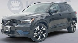 2023 Volvo XC40 B5 Plus Dark Theme