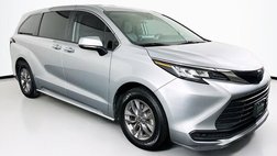 2022 Toyota Sienna LE 8-Passenger