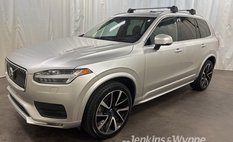 2021 Volvo XC90 T6 Momentum 7-Passenger