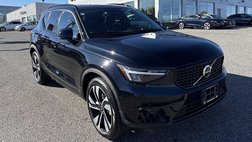 2025 Volvo XC40 B5 Plus Dark Theme