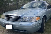 2004 Ford Crown Victoria Base