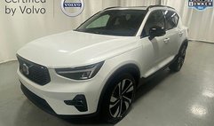 2025 Volvo XC40 B5 Plus Dark Theme