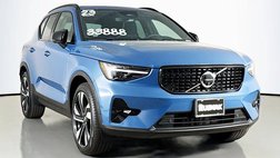 2023 Volvo XC40 B5 Ultimate Dark Theme