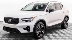 2025 Volvo XC40 B5 Plus Dark Theme