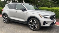 2023 Volvo XC40 B5 Ultimate Dark Theme