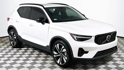 2025 Volvo XC40 B5 Plus Dark Theme