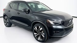 2023 Volvo XC40 B5 Plus Dark Theme