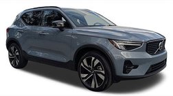 2023 Volvo XC40 B5 Plus Dark Theme
