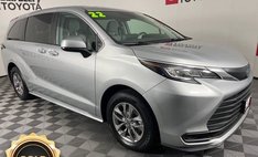 2022 Toyota Sienna LE 8-Passenger