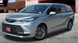 2022 Toyota Sienna LE 8-Passenger