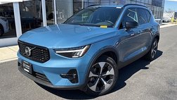 2025 Volvo XC40 B5 Plus Dark Theme