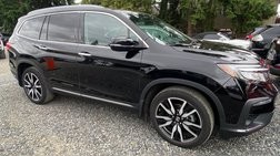 2020 Honda Pilot Touring w/Rear Captain's Chairs