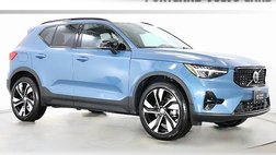 2025 Volvo XC40 B5 Plus Dark Theme