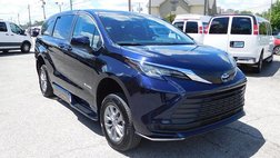 2022 Toyota Sienna LE 8-Passenger