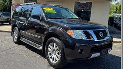 2011 Nissan Pathfinder LE