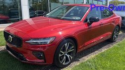 2023 Volvo S60 Core Dark Theme