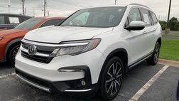 2020 Honda Pilot Touring w/Rear Captain's Chairs