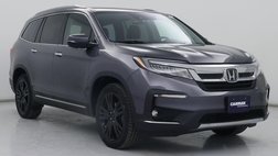 2022 Honda Pilot Touring w/Rear Captain's Chairs