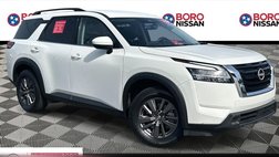 2022 Nissan Pathfinder SV