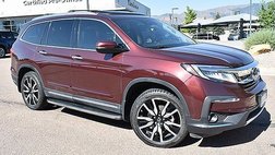 2020 Honda Pilot Touring w/Rear Captain's Chairs