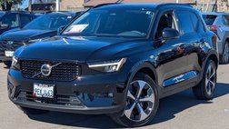 2023 Volvo XC40 B5 Plus Dark Theme