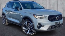 2023 Volvo XC40 B5 Plus Dark Theme