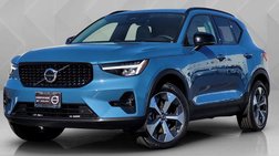 2023 Volvo XC40 B5 Plus Dark Theme