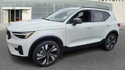 2024 Volvo XC40 B5 Ultimate Dark Theme