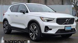 2023 Volvo XC40 B5 Ultimate Dark Theme