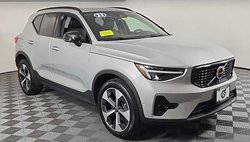 2023 Volvo XC40 B5 Plus Dark Theme