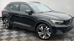 2025 Volvo XC40 B5 Plus Dark Theme