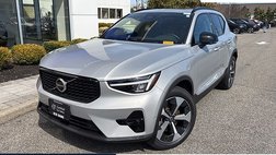 2025 Volvo XC40 B5 Plus Dark Theme