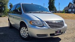 2005 Chrysler Town and Country LX