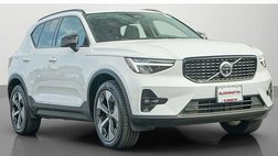 2023 Volvo XC40 B5 Plus Dark Theme