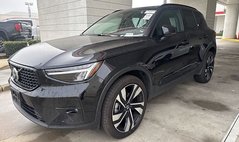 2025 Volvo XC40 B5 Plus Dark Theme