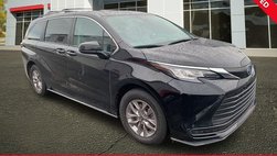 2022 Toyota Sienna LE 8-Passenger