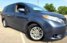 2017 Toyota Sienna XLE 5D Wagon 8 Pass