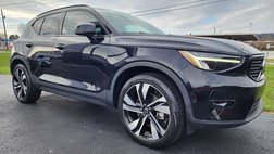2023 Volvo XC40 B5 Plus Dark Theme