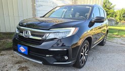 2019 Honda Pilot Touring w/Rear Captain's Chairs