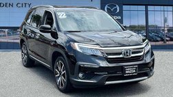 2022 Honda Pilot Touring w/Rear Captain's Chairs