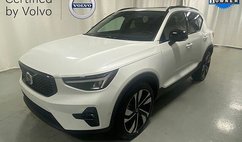 2025 Volvo XC40 B5 Plus Dark Theme