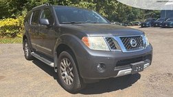 2011 Nissan Pathfinder LE