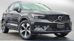 2025 Volvo XC40 B5 Plus Dark Theme