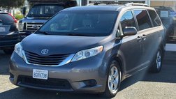 2015 Toyota Sienna LE 7-Passenger Auto Access Seat
