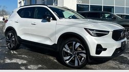 2023 Volvo XC40 B5 Plus Dark Theme